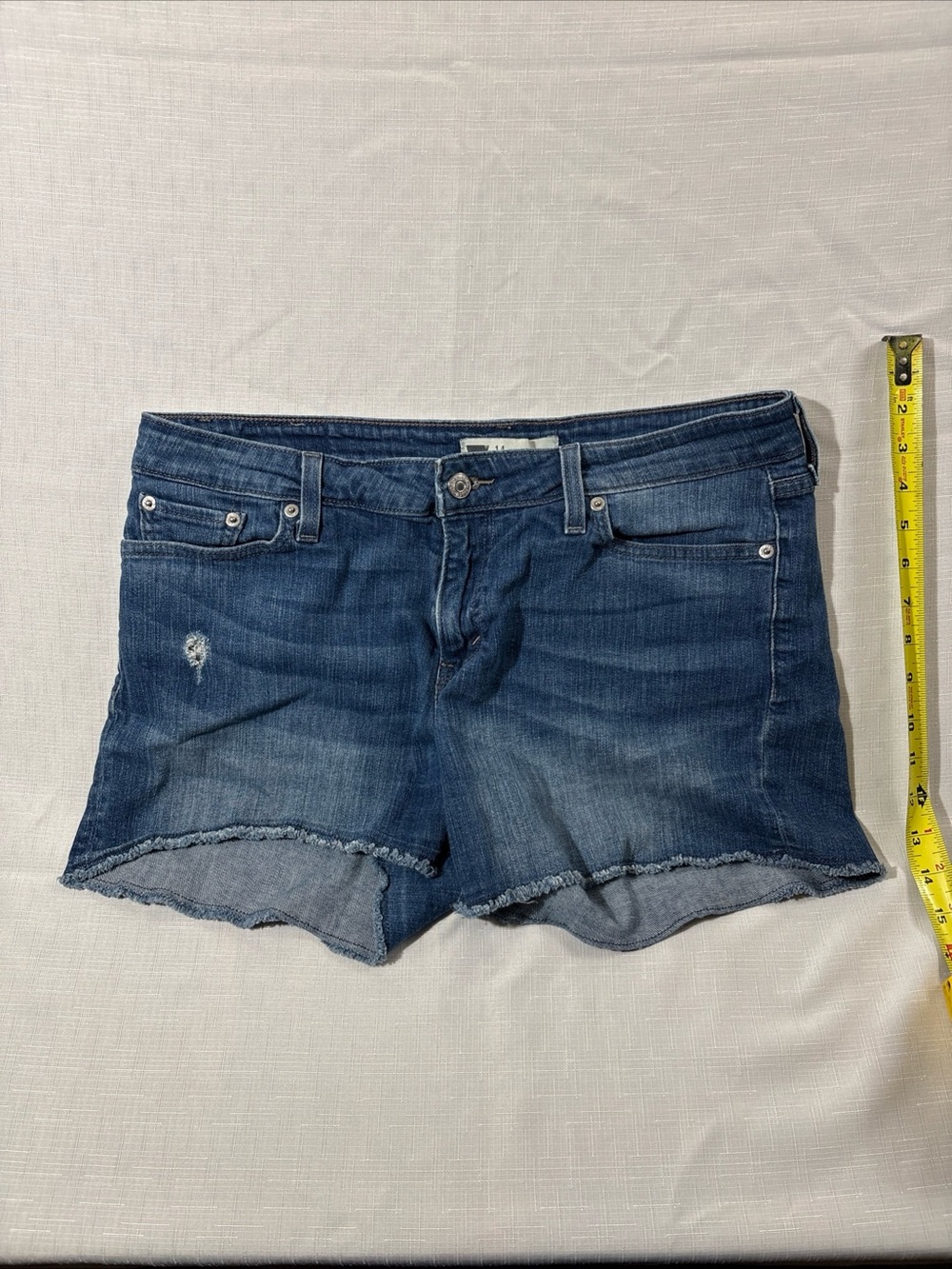 Levi’s Denim Cutoff Shorts Women’s Size 14 Raw Hem Distressed